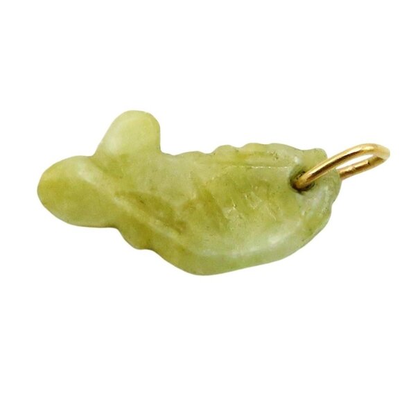 Vintage 18K Yellow Gold Little Jade Fish Good Luck Charm - Picture 1 of 7